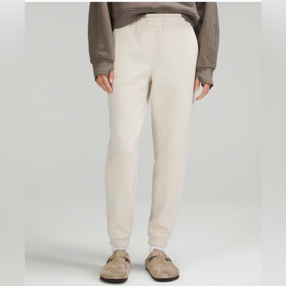 LIKE NEW LULULEMON HIGH RISE JOGGER SWEATPANTS
